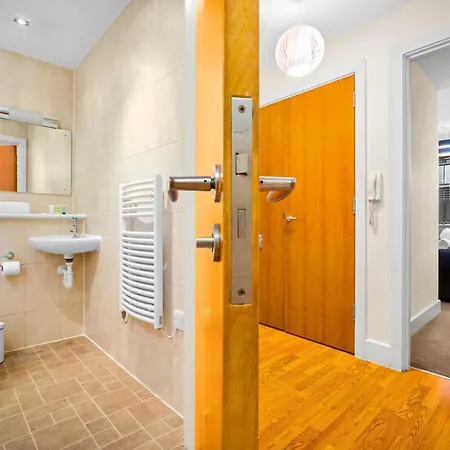 Apartment Centre - Chinatown - - Balcony - Secure Parking - Fast Wifi - 39a *